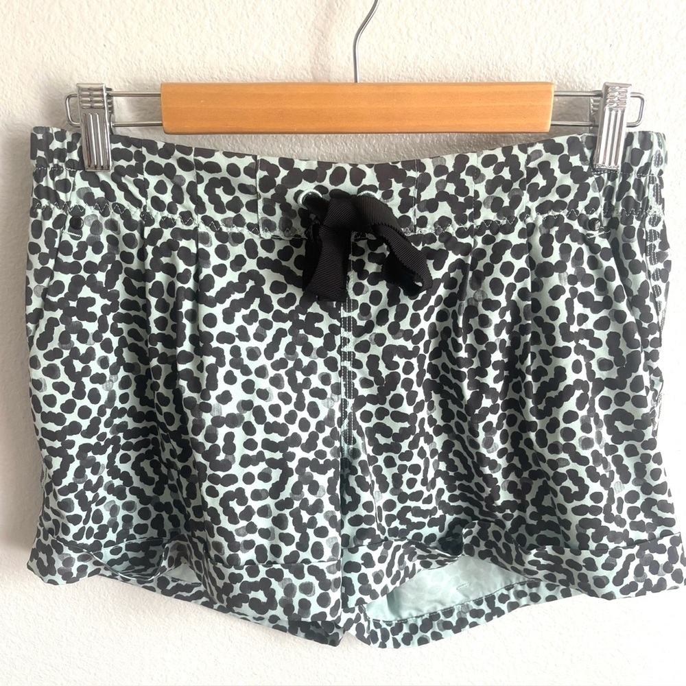 Lululemon Spring Break Away Shorts Ace Spot Blue Black 4-Way Stretch Size 8